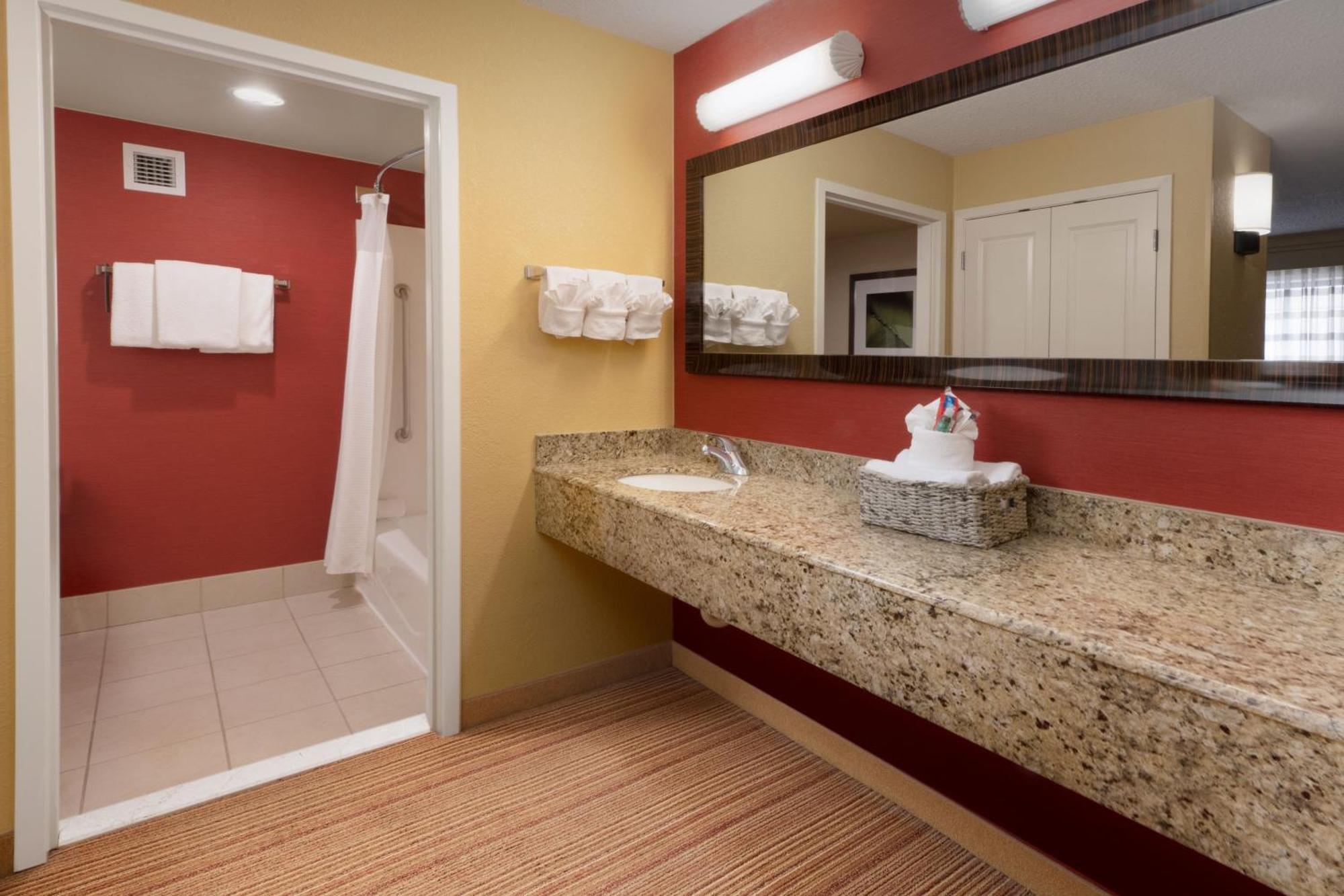 Courtyard By Marriott Dallas Plano In Legacy Park Екстер'єр фото